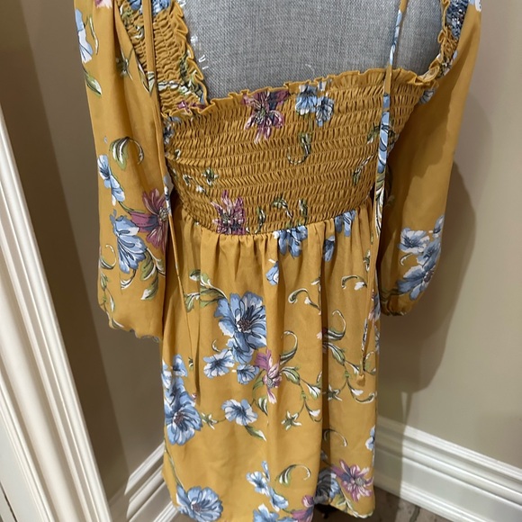 Beautiful Yellow Summer Dress - Picture 3 of 4